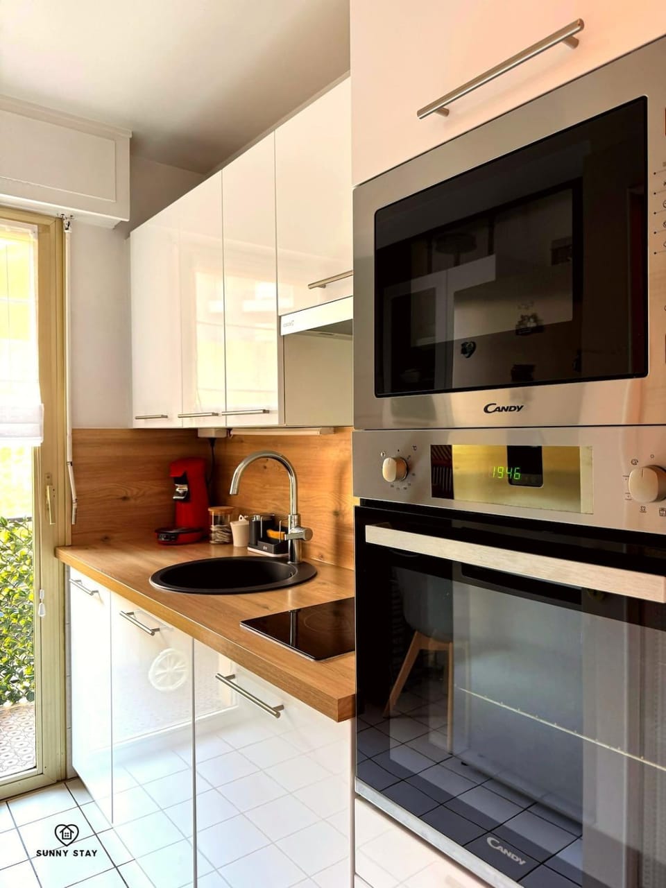 Kitchen or kitchenette, oven, stove