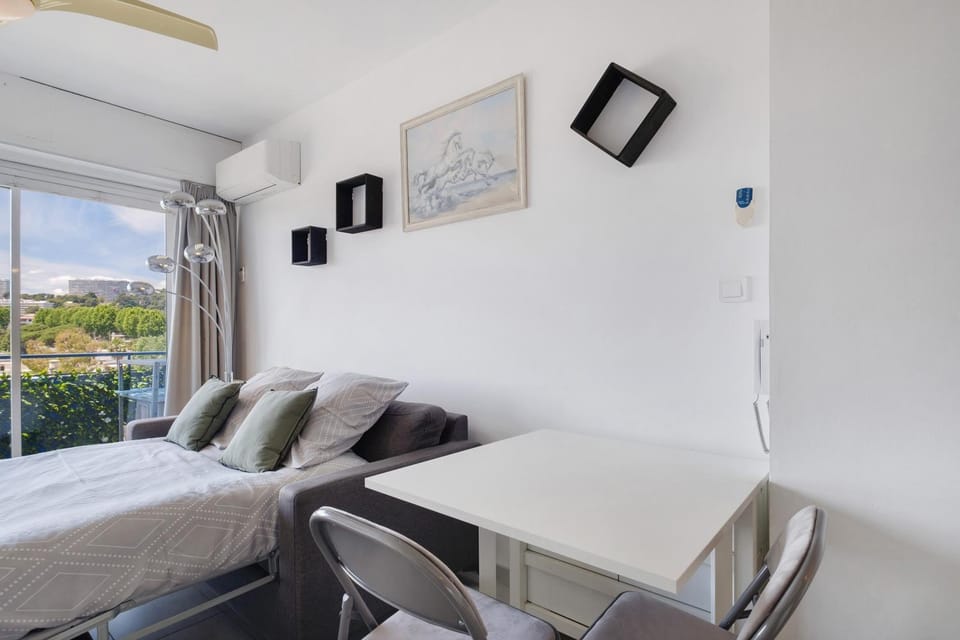 Living room, Bedroom