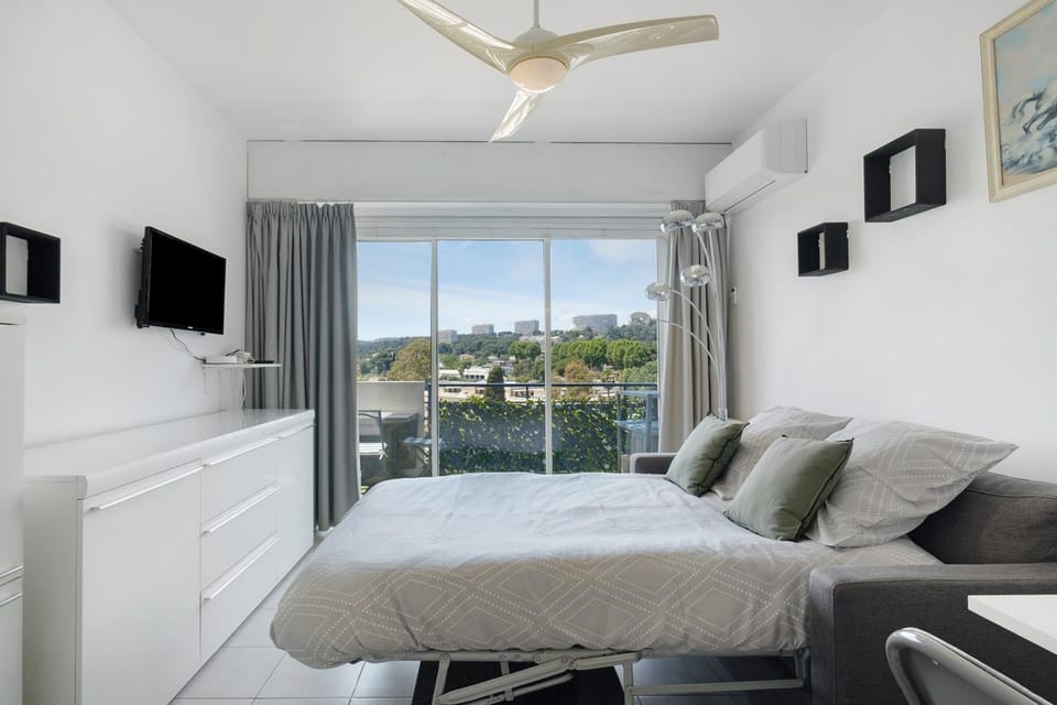 Living room, Bedroom