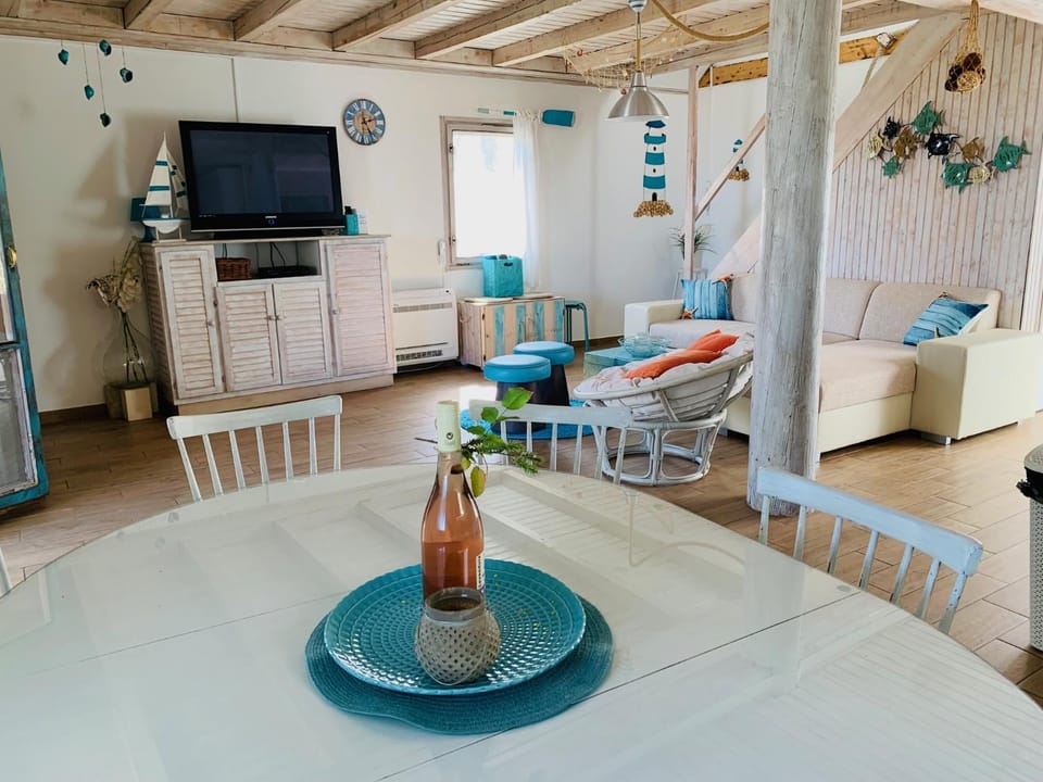 Vízparti nyaraló- Beachfront Haven House in Hungary