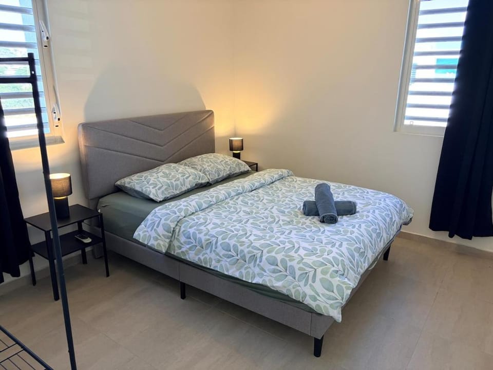 Bedroom, flat iron