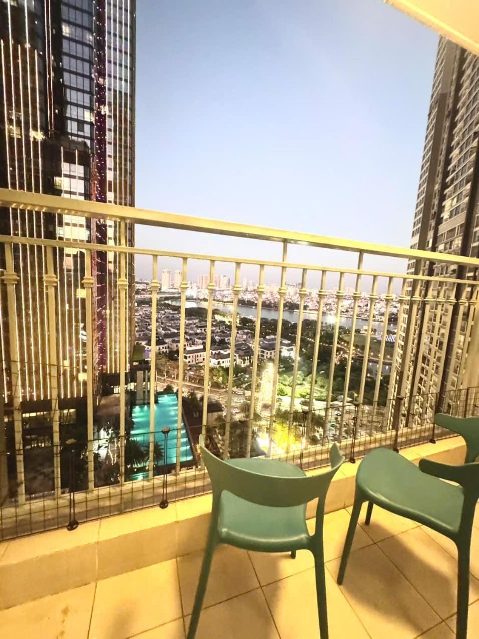 Balcony/Terrace, City view