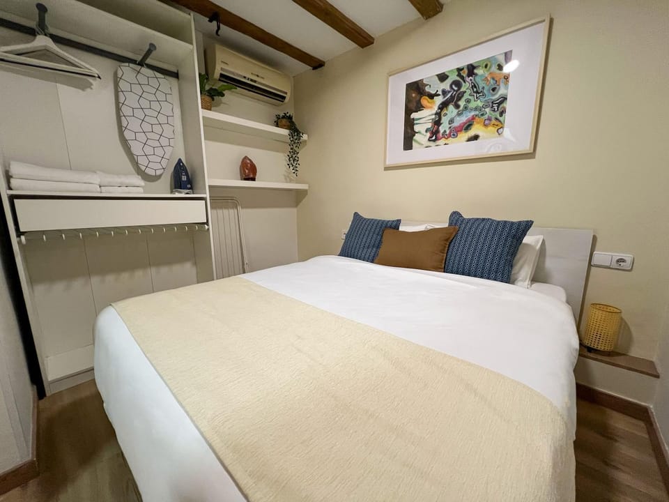 Bed, Kitchen or kitchenette, Photo of the whole room, Bedroom, wardrobe