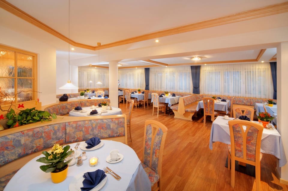 Restaurant/places to eat, Food and drinks