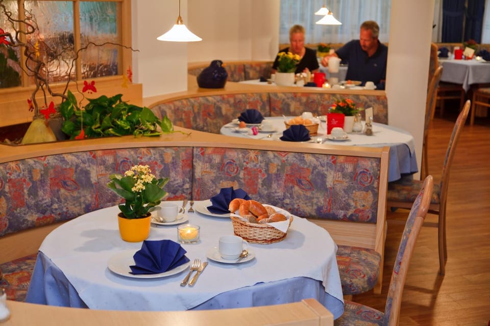 Restaurant/places to eat, Food and drinks, Food, Breakfast