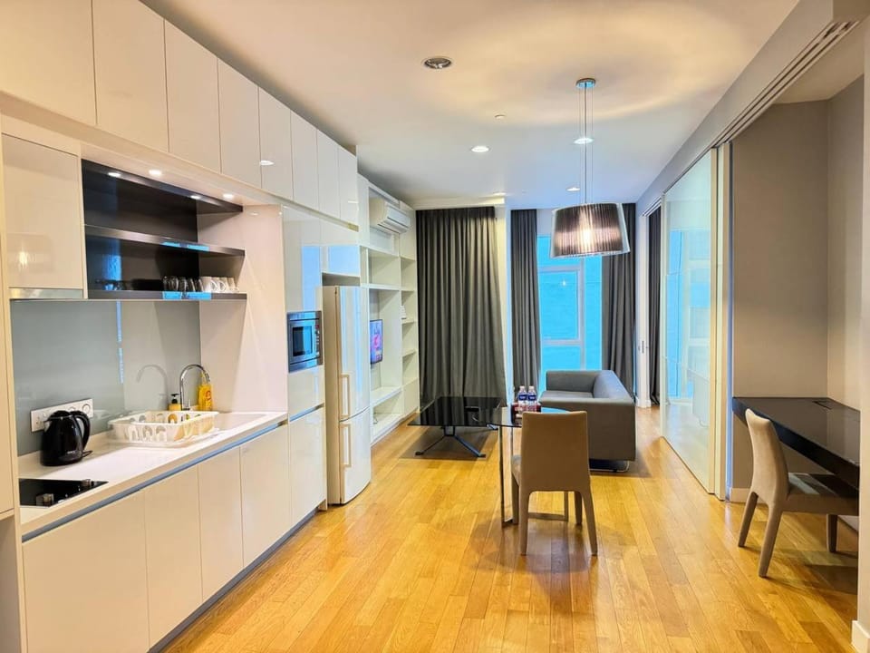 Kitchen or kitchenette, Living room, Seating area, Dining area, minibar, oven