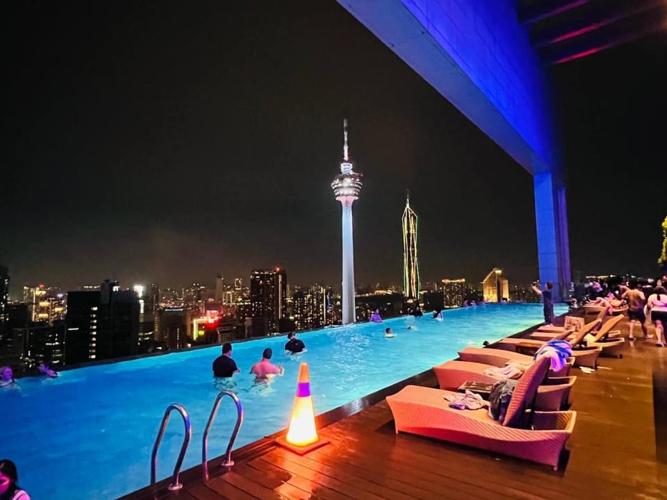 Property building, Night, People, City view, Pool view, Swimming pool, group of guests