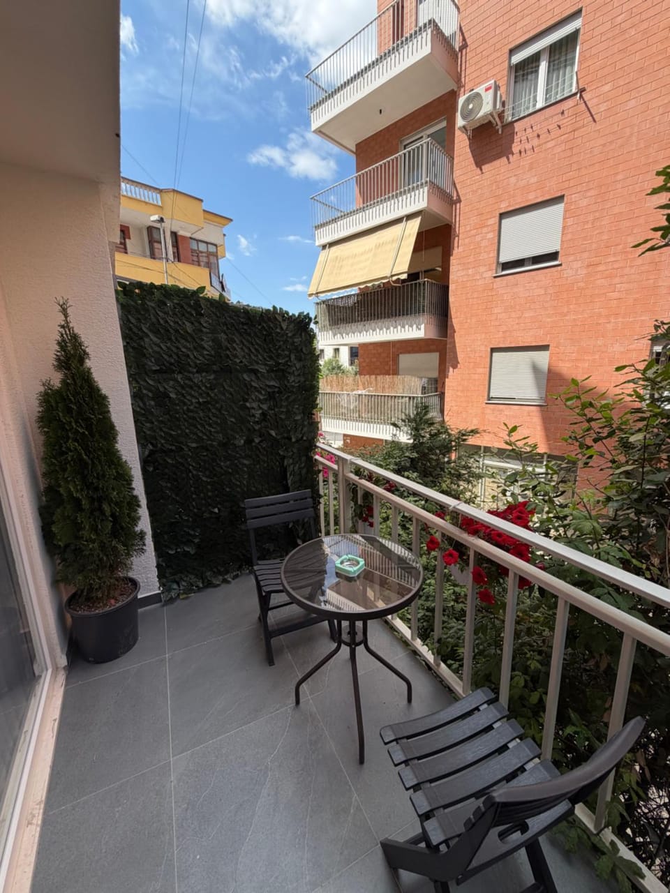 Urban Lake Studios Tirana Bed and Breakfast in Tirana