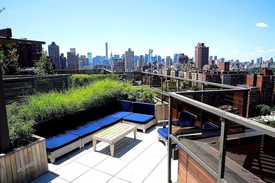 Property building, Patio, Day, View (from property/room), Balcony/Terrace, City view, sunbed