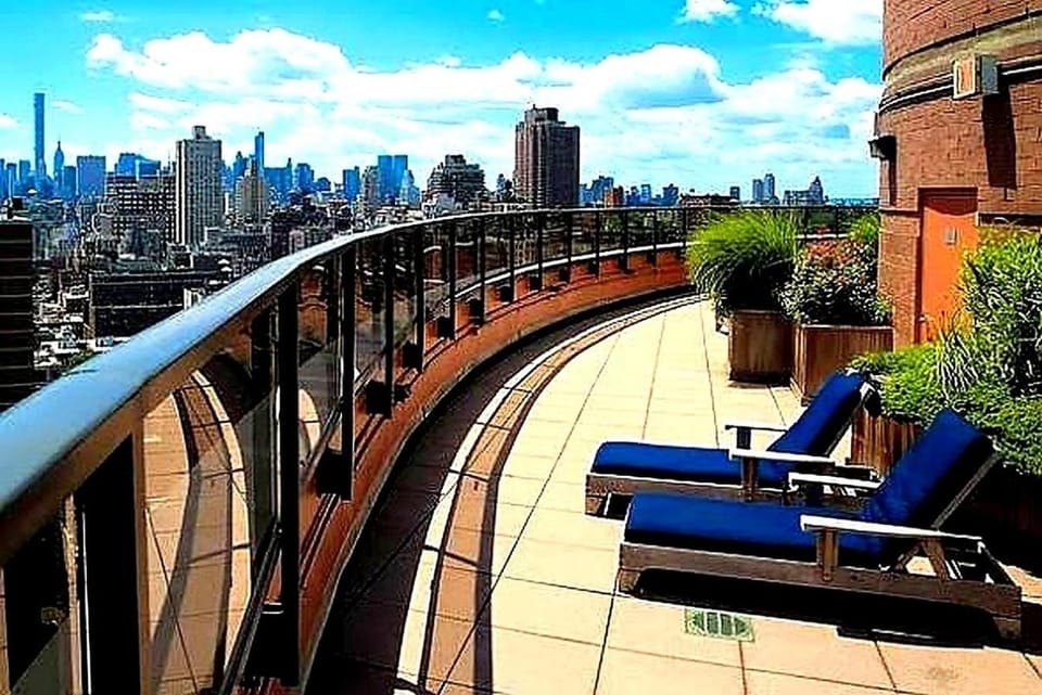 Property building, Day, View (from property/room), Balcony/Terrace, Balcony/Terrace, Seating area, City view, sunbed