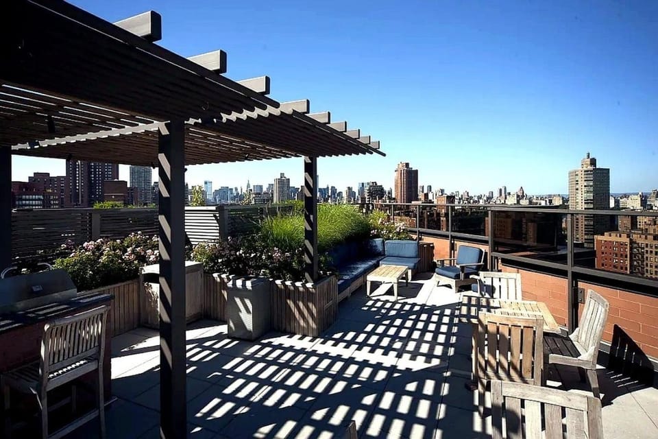 Property building, Day, Natural landscape, BBQ facilities, Bathroom, View (from property/room), Balcony/Terrace, Lounge or bar, Dining area, City view, internet, Internal: Not applicable to any particular room