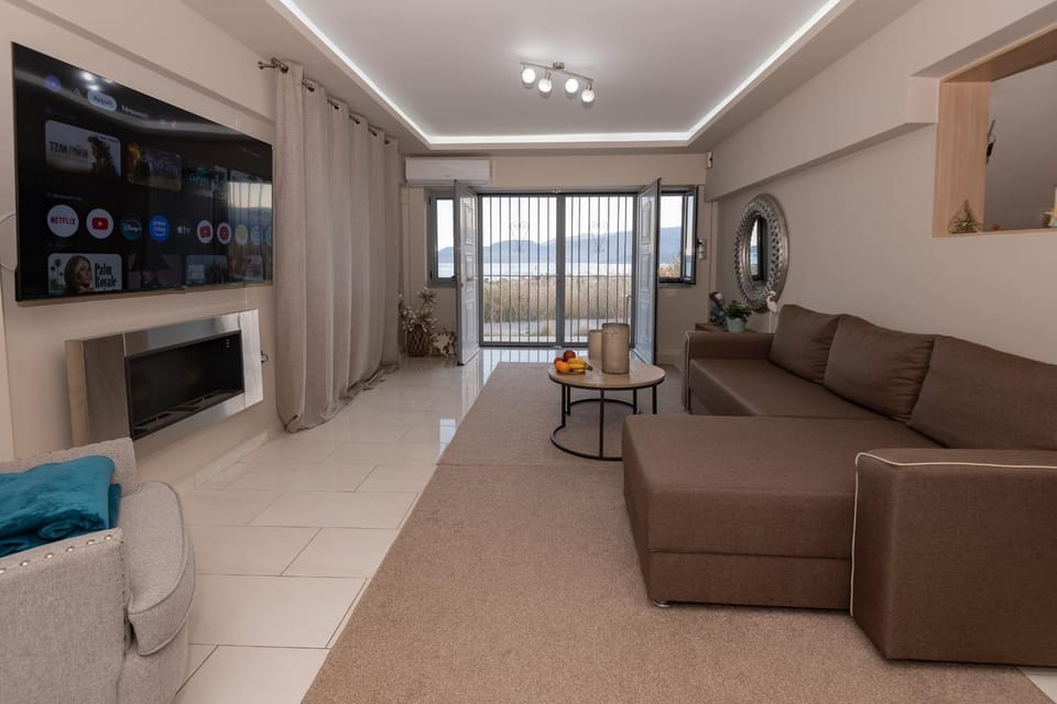 Communal lounge/ TV room, TV and multimedia, Living room, Seating area