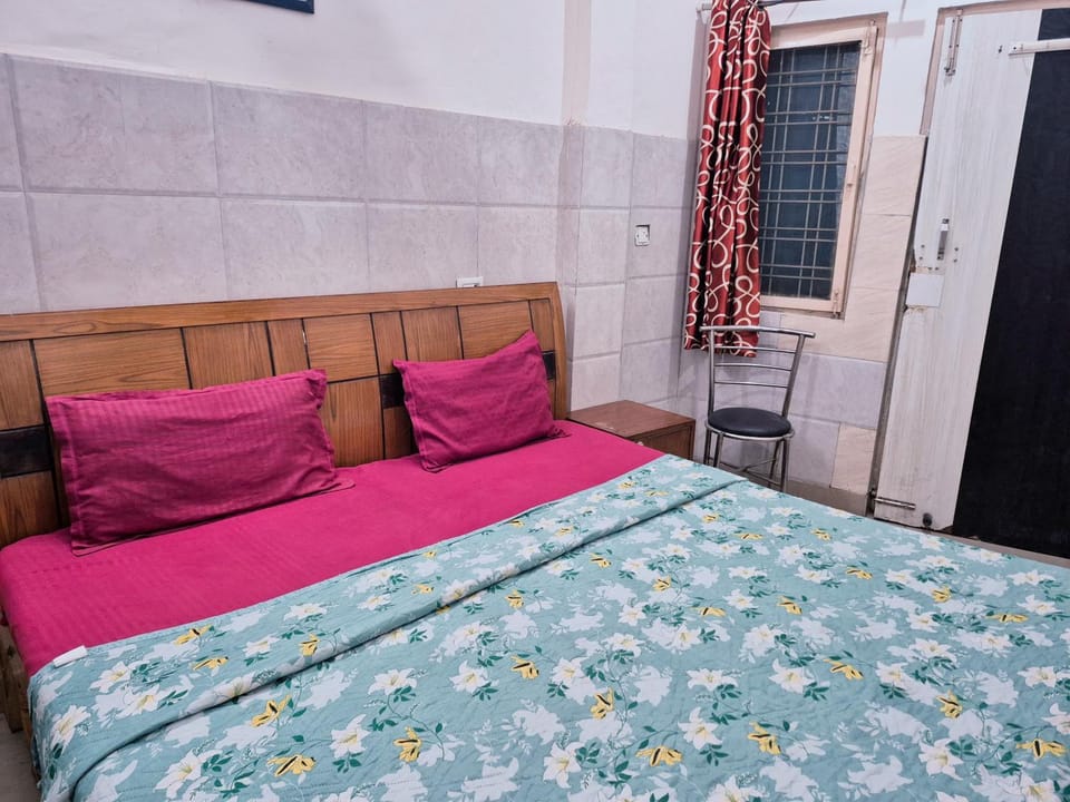 Vishal Paradise Hotel in Dehradun