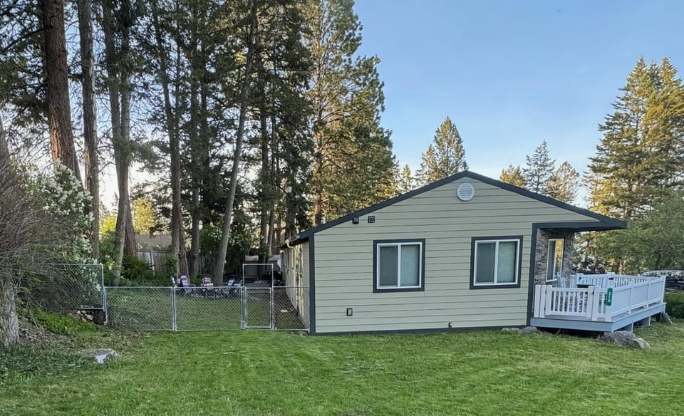 Lakeview 4BR Huge Deck Dog Friendly ADA House in Lakeside