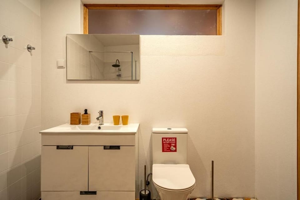 Secret Riverside Studio in Porto Brandão Apartment in Lisbon District