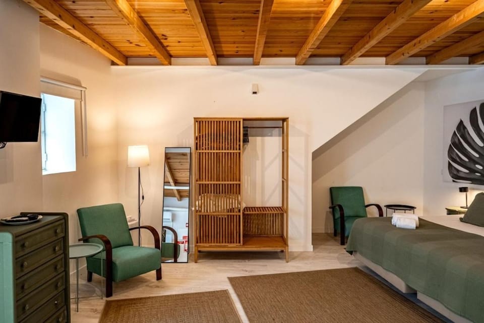 Secret Riverside Studio in Porto Brandão Apartment in Lisbon District