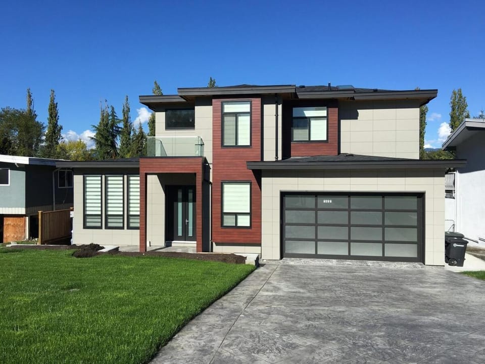 Bright Suite with parking 30 min to FIFA skytrain Apartment in New Westminster