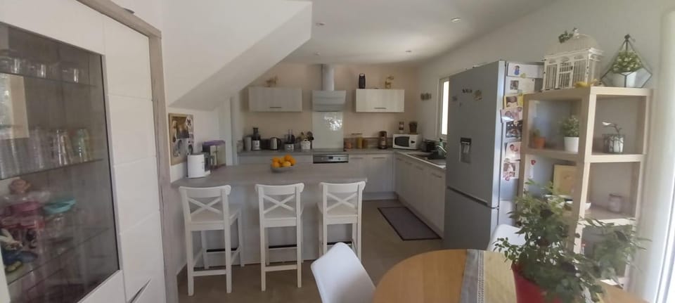 Property building, Kitchen or kitchenette, Living room