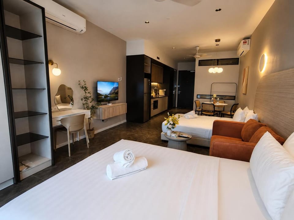 Bed, TV and multimedia, Living room, Photo of the whole room, Seating area, Bedroom, hair dresser, towels, wardrobe, air conditioner