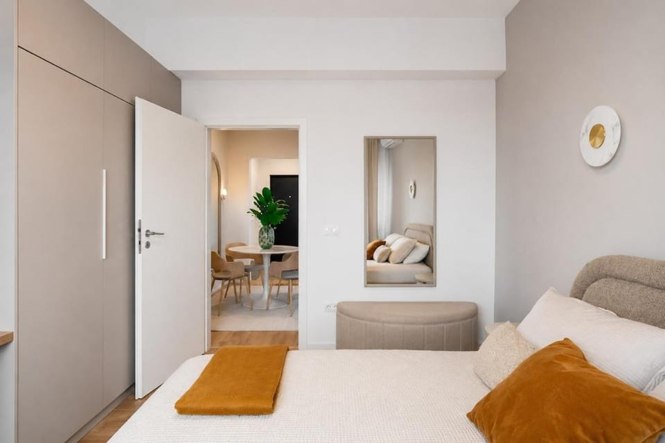 Elegant Calea Victoriei Apartment with Balcony Apartment in Bucharest