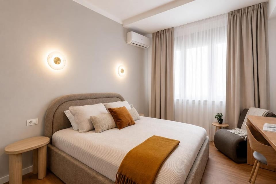 Elegant Calea Victoriei Apartment with Balcony Apartment in Bucharest