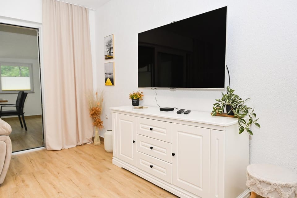 Communal lounge/ TV room, TV and multimedia
