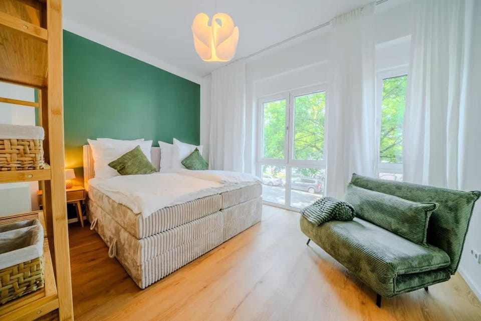 Spacious Parkside Residence - Modern 2BR by OYA Apartment in Berlin