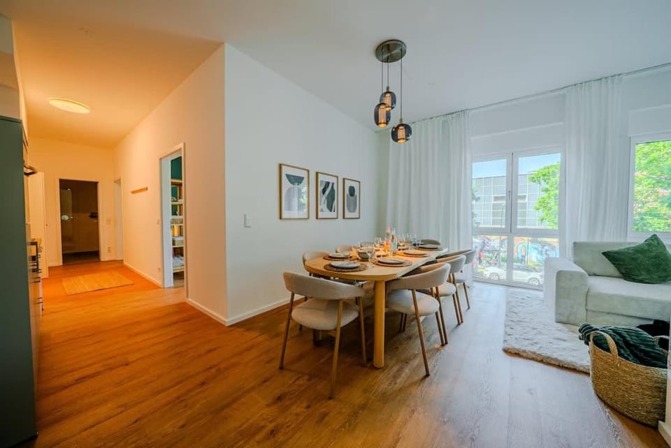 Spacious Parkside Residence - Modern 2BR by OYA Apartment in Berlin