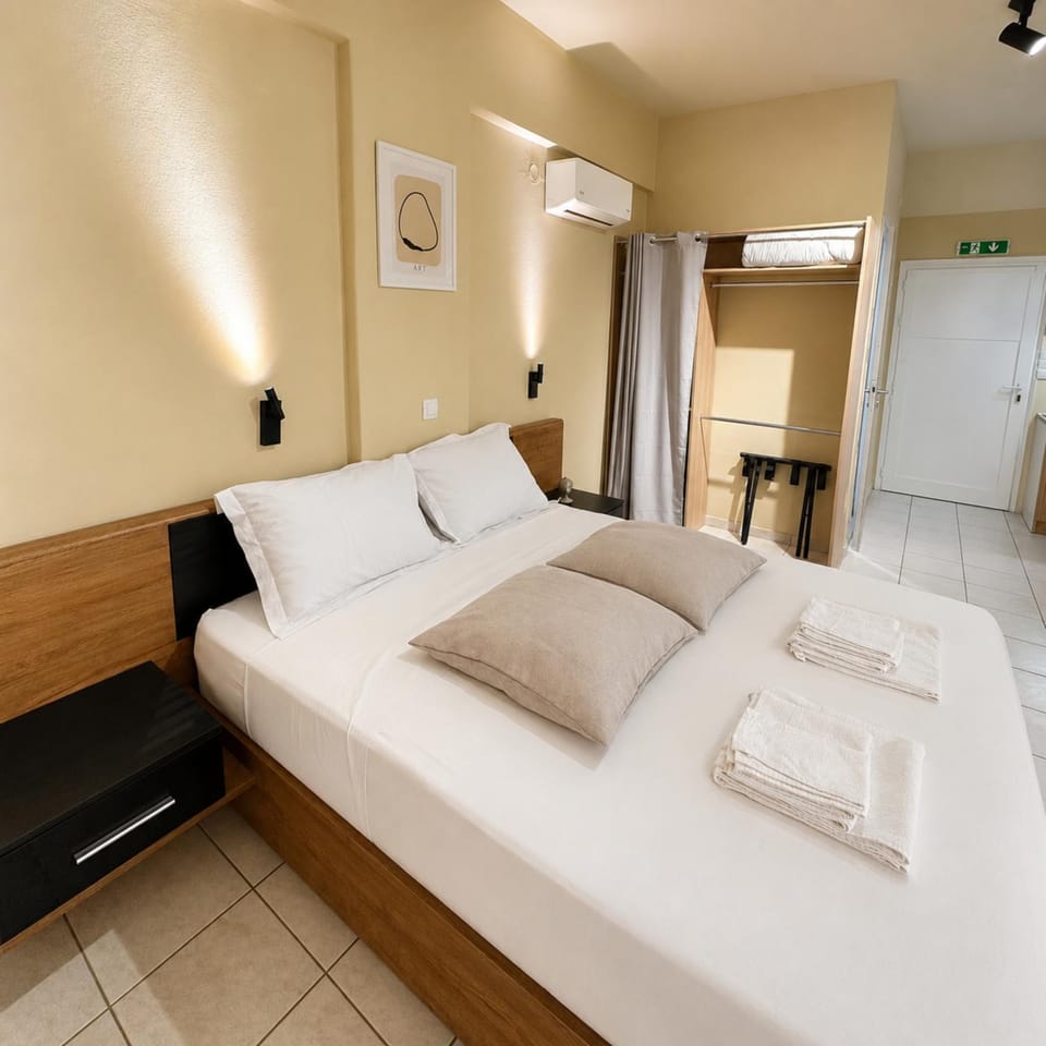 Bed, Bedroom, towels, wardrobe