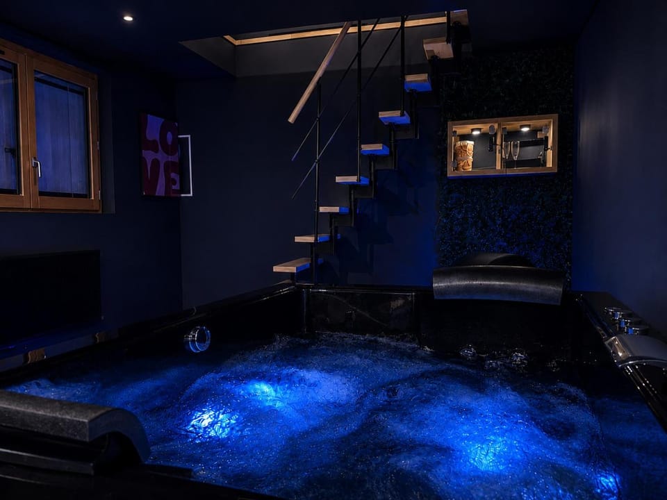 Éclipse - Loft Romantique - Jacuzzi - Cinéma Privé Apartment in Gaillac