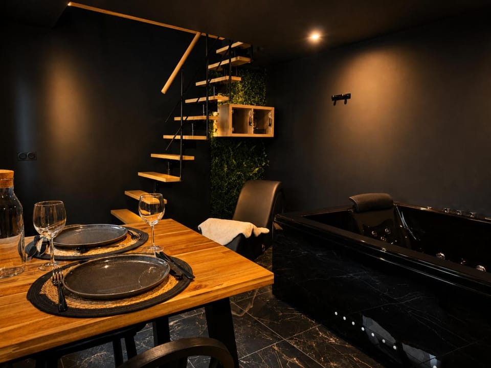Éclipse - Loft Romantique - Jacuzzi - Cinéma Privé Apartment in Gaillac