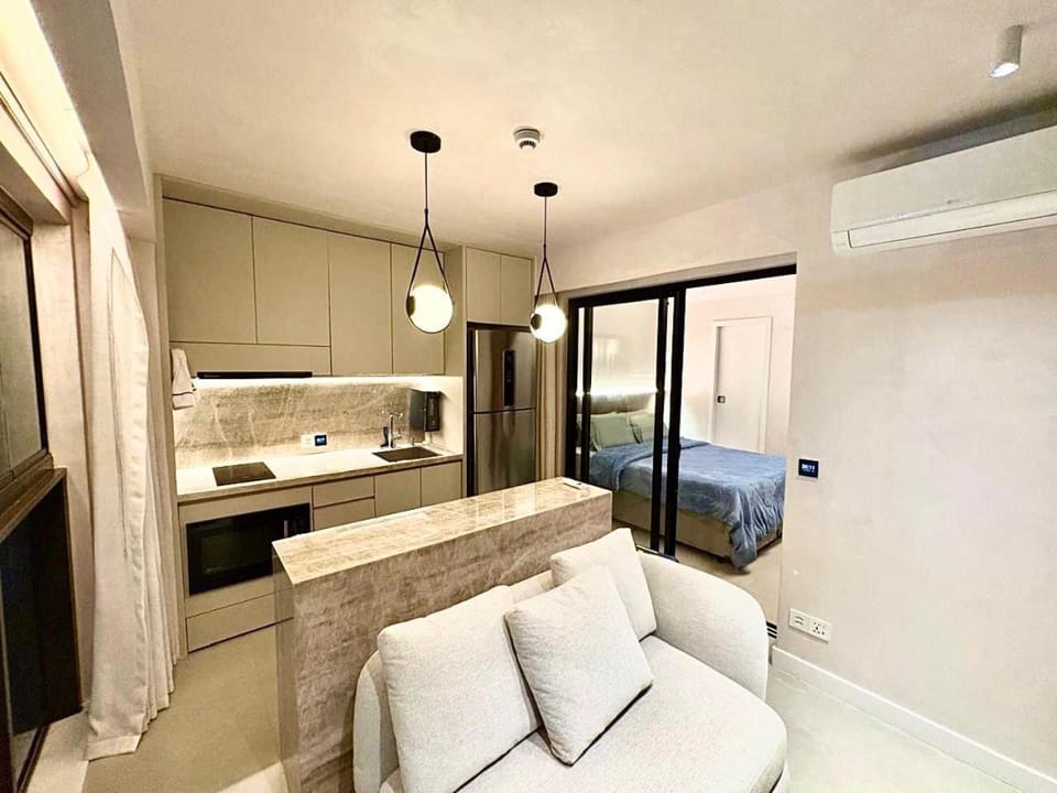 Kitchen or kitchenette, Living room, Seating area, microwave, stove, stove, kitchen, kitchen