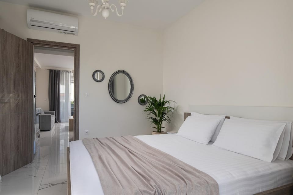 ABBRACCIO - Contemporary Seaside Apartment in Halkidiki
