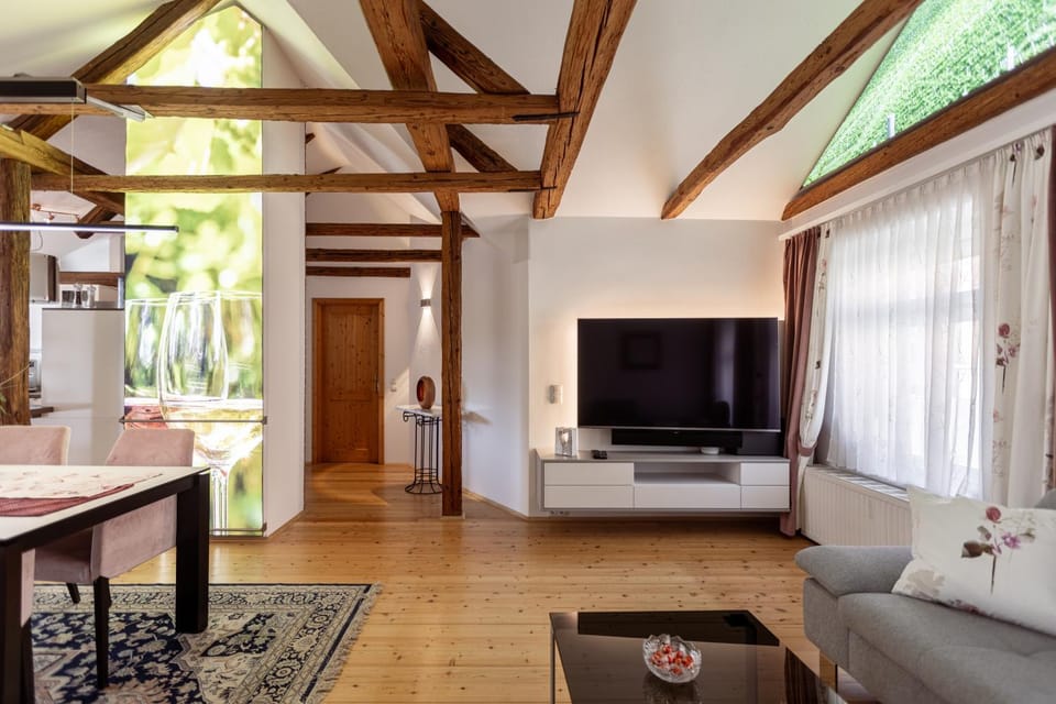 TV and multimedia, Living room, Seating area, Dining area, Evening entertainment