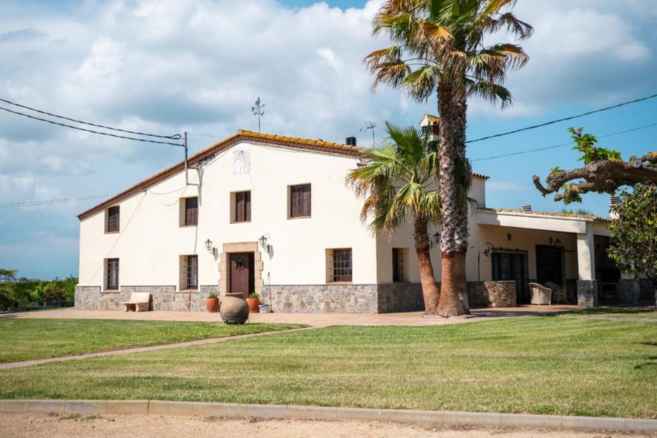 Masia per a 12 amb piscina · Cassà de la Selva House in Selva