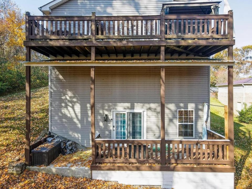 Loosen Up Lakeside House in Burnside