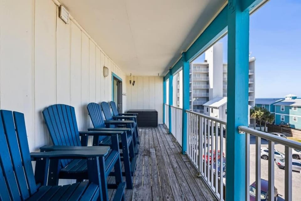Beachfront Bliss at Sundial B3 3 bedroom sleeps 8 House in West Beach