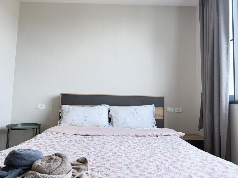 Luxury Pool Residence Ratchada Bangkok Apartment in Bangkok