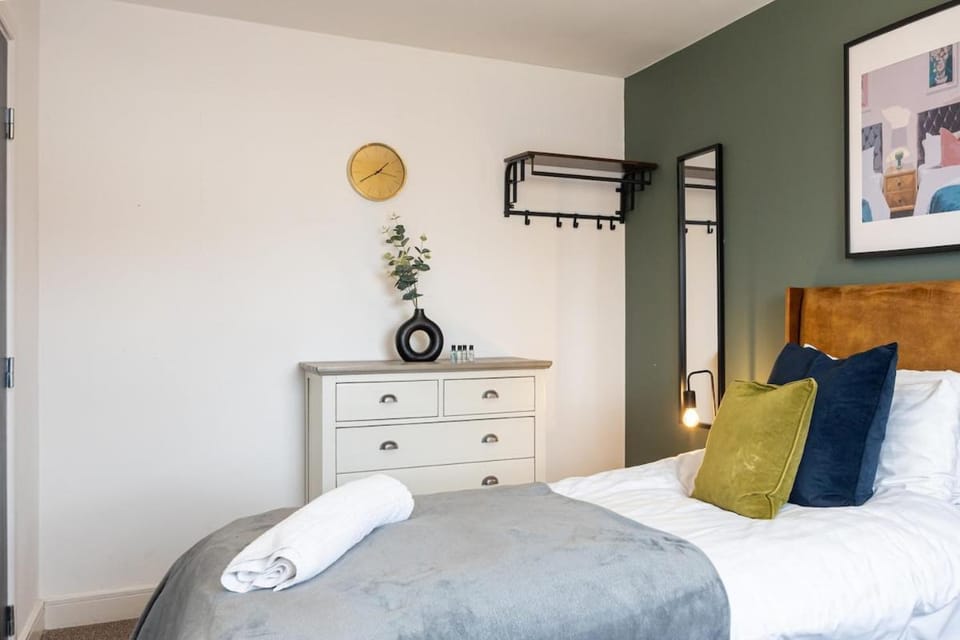 Bed, Decorative detail, Bedroom, storage