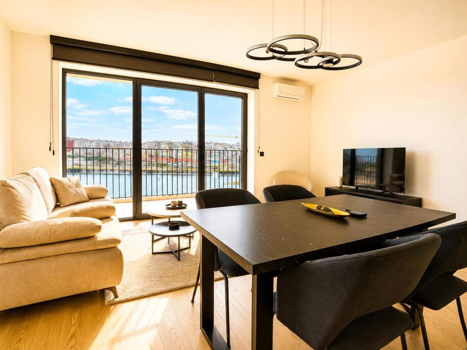 Balcony/Terrace, Living room, River view