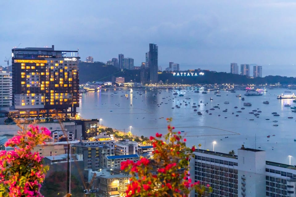 Pattaya MUXA 市中心海景公寓 无边泳池近海滩 Apartment in Pattaya City