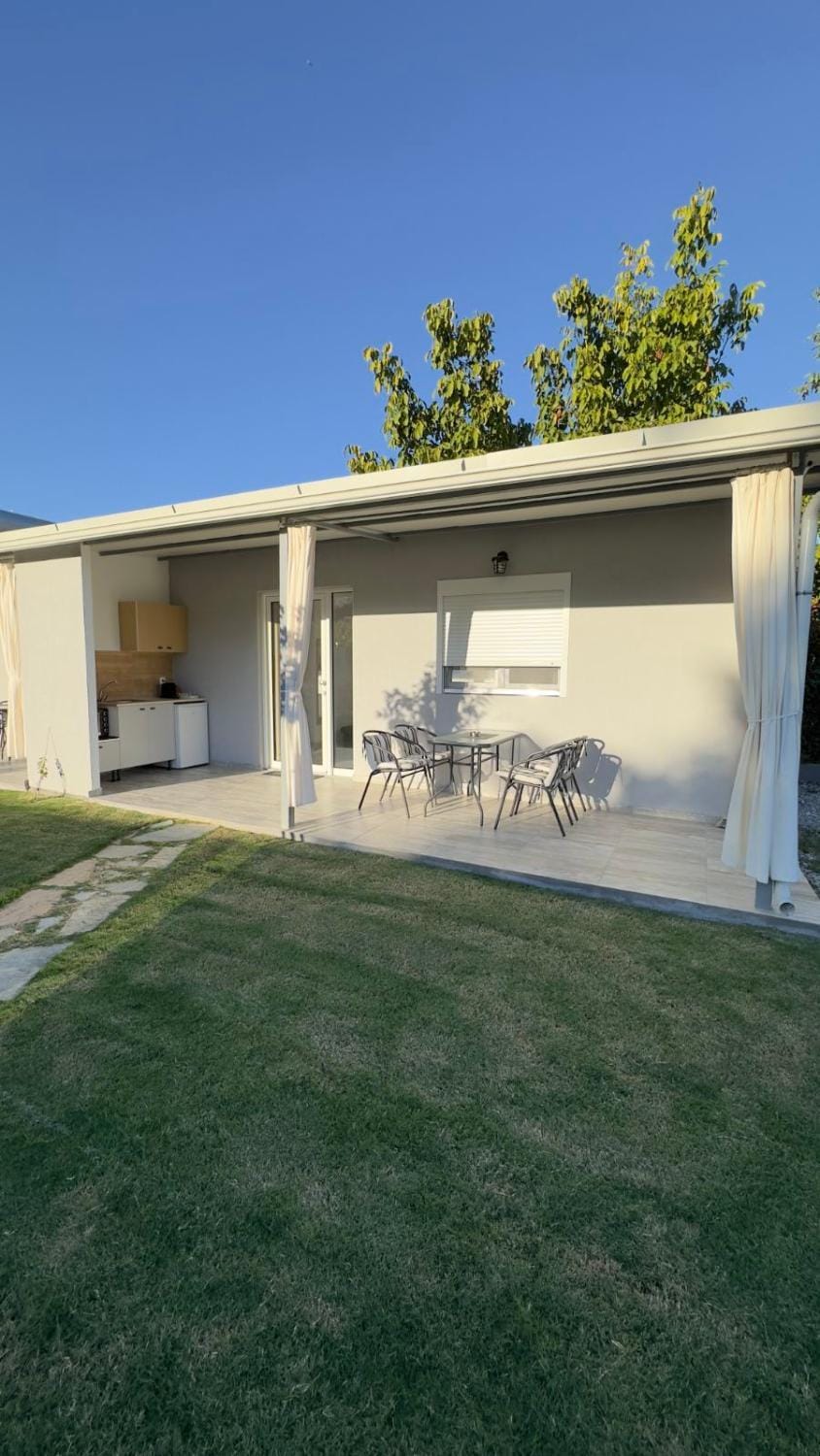 Property building, Patio, Garden