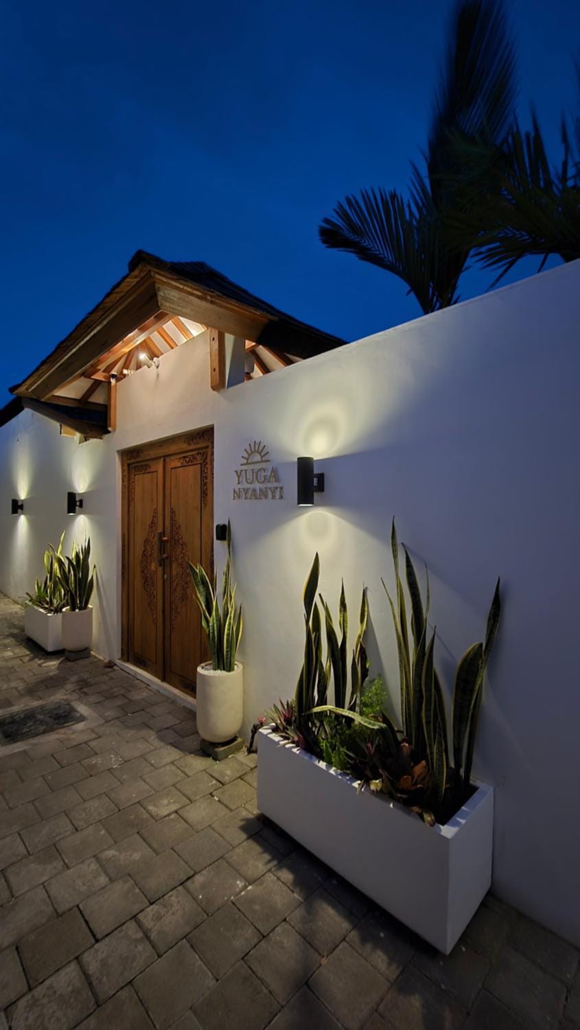 Facade/entrance, Night