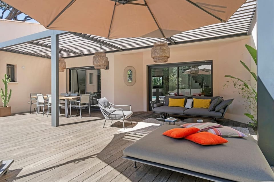 Architect-designed Villa in Gassin Pool Utter Peace and Quiet House in Saint-Tropez