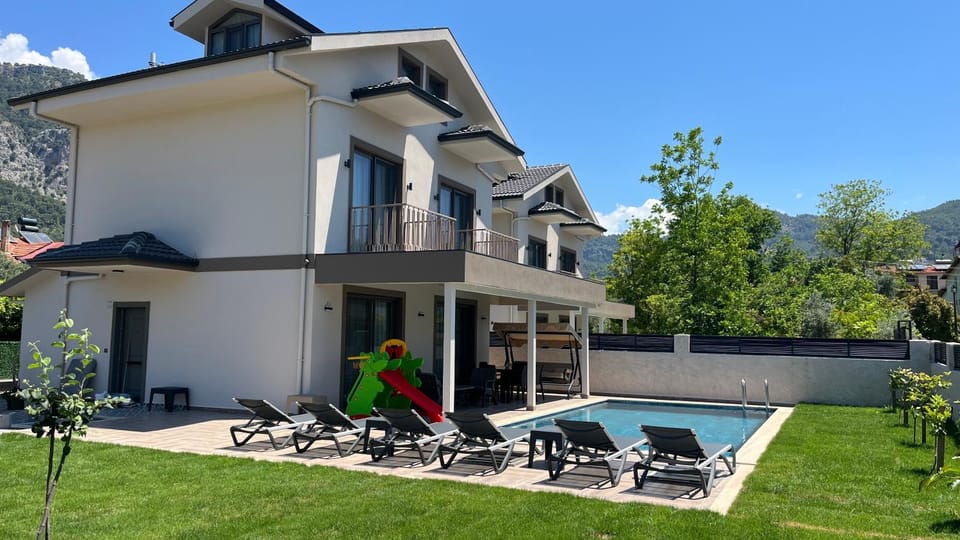 Property building, Garden view, Pool view