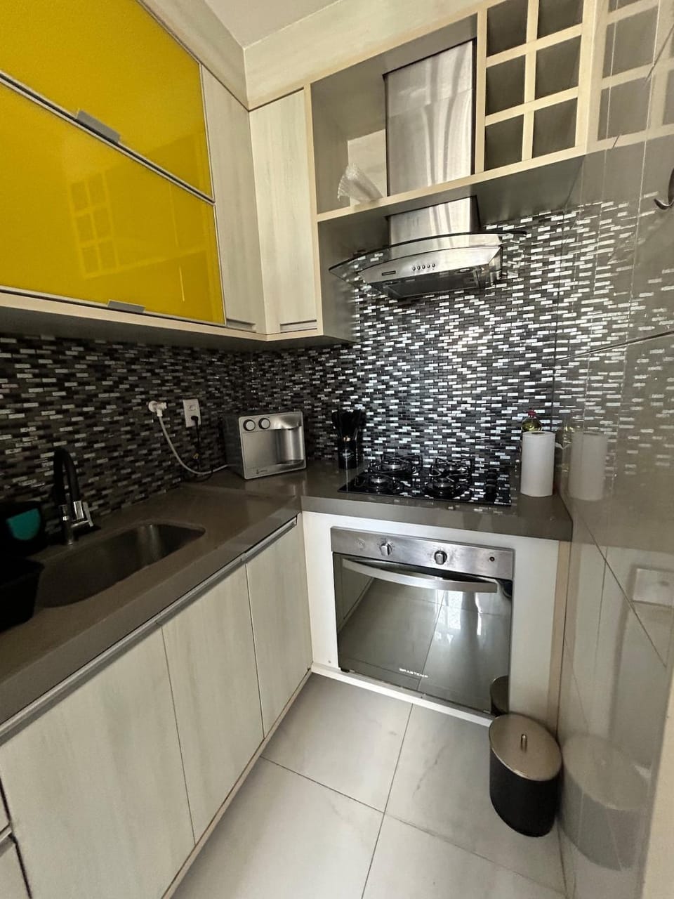 Kitchen or kitchenette, oven, stove