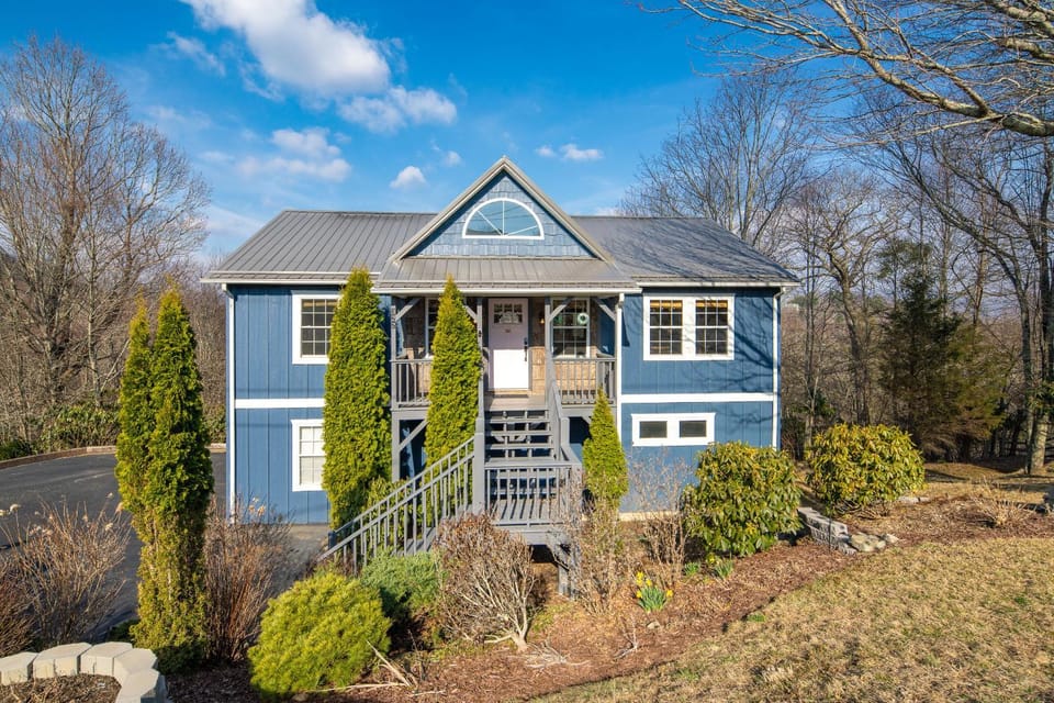 So Inclined House in Watauga