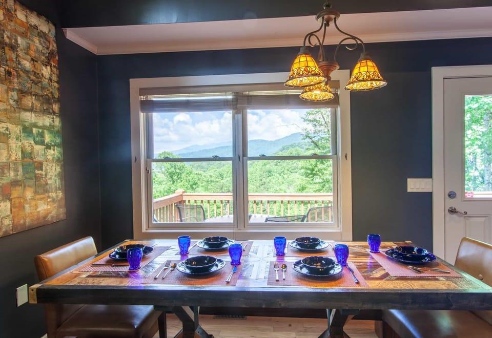 Misty Mountain Cabin Cabin in Caldwell
