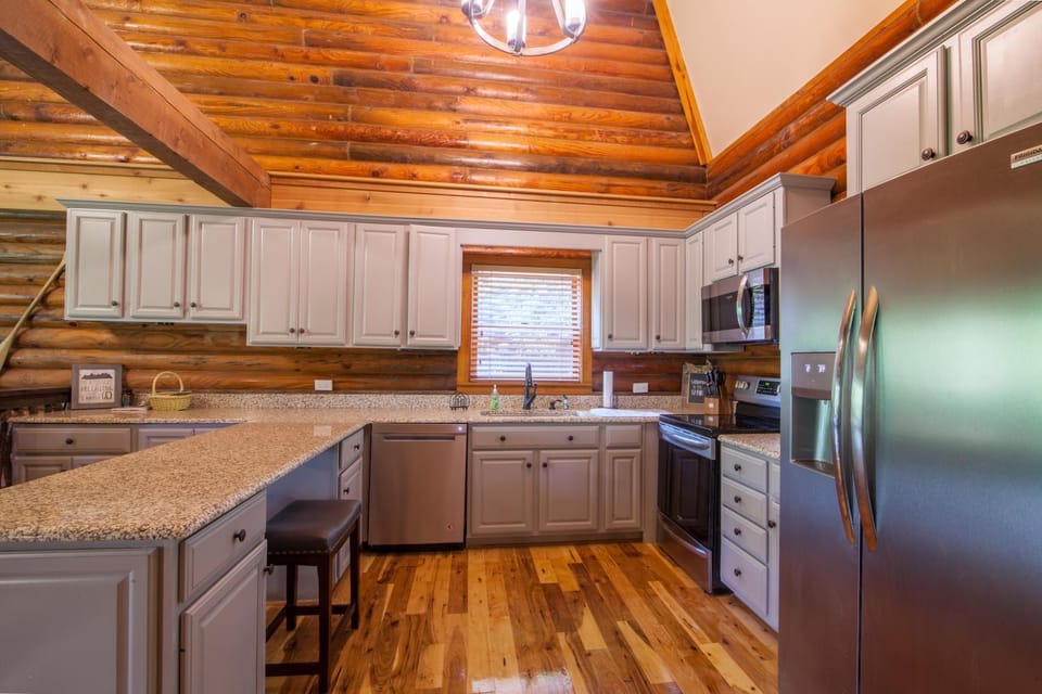 Riverside Retreat House in Watauga
