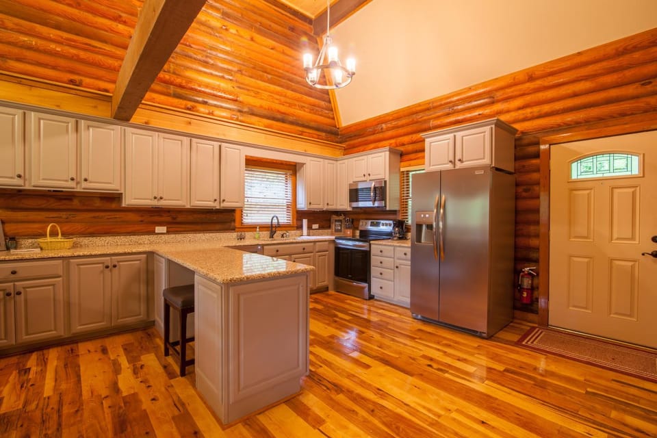 Riverside Retreat House in Watauga